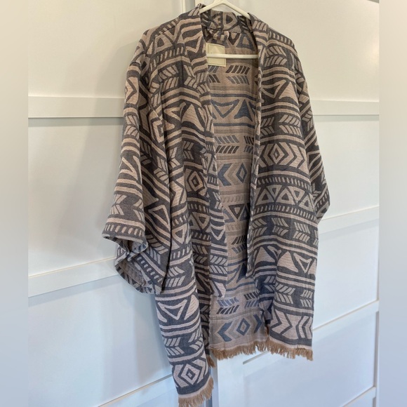 Begonville Cotton Shrug - Picture 5 of 11